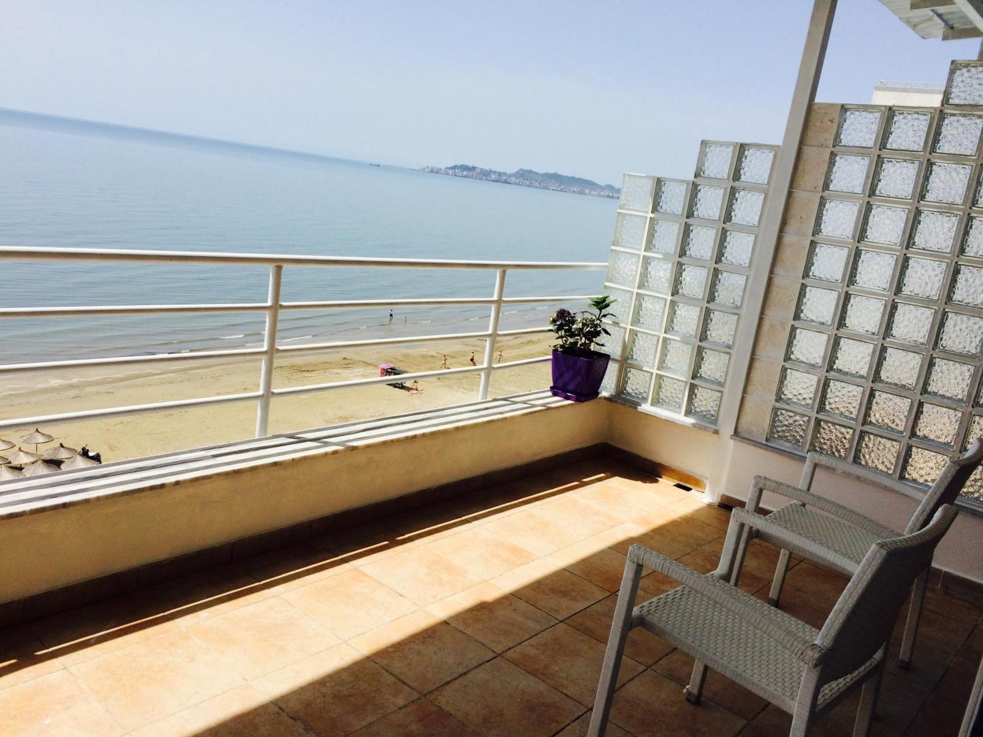 Espana Aparthotel Škalngur Oda fotoğraf